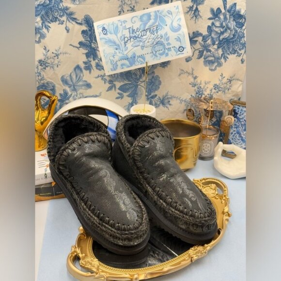 MOU Shoes - 🆕 MOU 🧿 NWOT WOB Black Eskimo Ankle Boot, Paisley Print Overlay, Sz EU 39